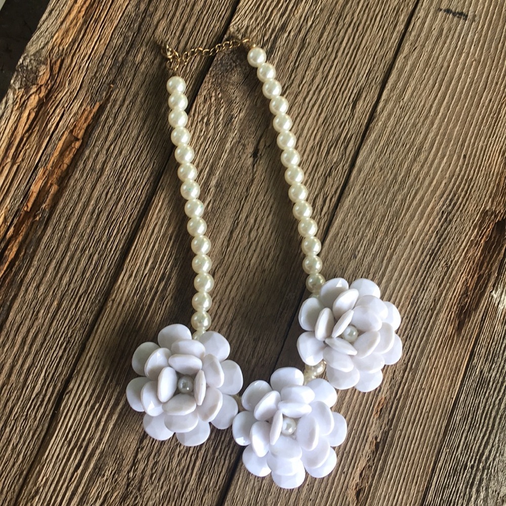 White flower necklace
